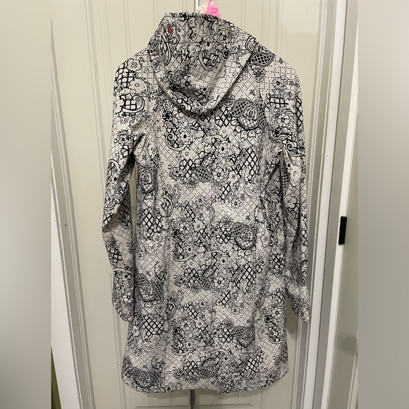 Women's Small Lululemon After Yoga Rain Coat - Picture 3 of 4